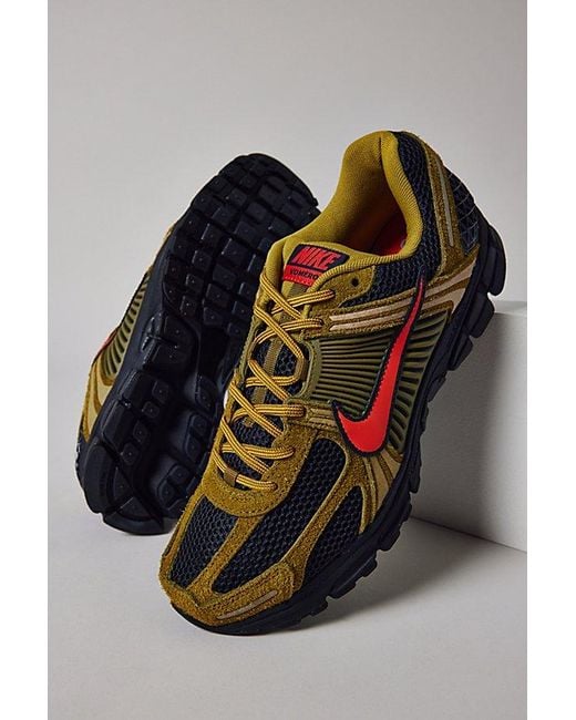 Nike Gray Zoom Vomero 5 Sneaker for men