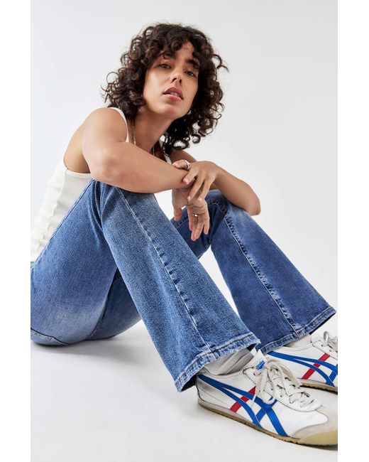 BDG Blue Ausgestellte bootcut-jeans im low-rise-stil mit heller waschung