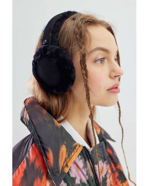 UGG Sheepskin Wireless Headphone Earmuff in Black Lyst