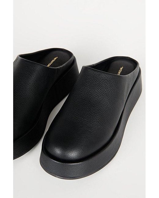 INTENTIONALLY ______ Black Risen Leather Platform Mule