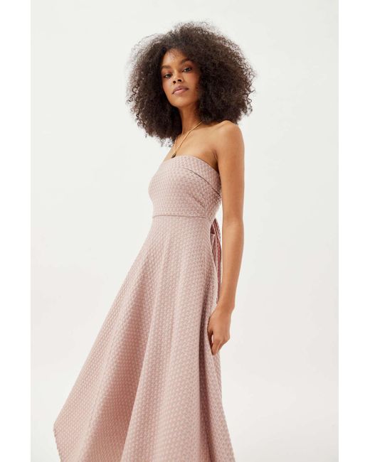 Urban Outfitters Uo Madison Textured Strapless Flowy Midi Dress in Pink |  Lyst