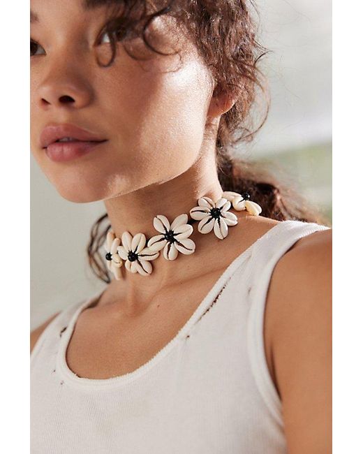 Urban Outfitters Natural Shell Flower Choker Necklace