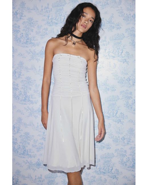 Kimchi Blue Blue Maggie Strapless Midi Dress In White,at Urban Outfitters