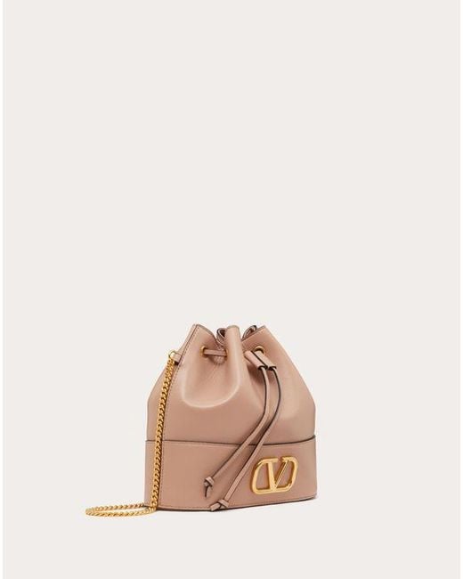 VALENTINO シグネチャーチェーンナッパレザーミニバケットバッグ Valentino Garavani Vロゴ シグネチャー チェーン ナッパレザー