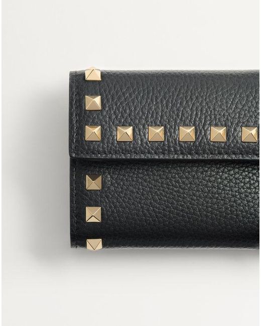 Portefeuille À Trois Volets Rockstud En Cuir De Veau Grainé Femme Valentino Garavani en coloris White