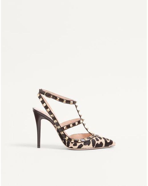 Valentino Garavani ロックスタッズ ポニーエフェクトカーフスキン ストラップパンプス 100mm 女性 ナチュラル/ブラウン Natural