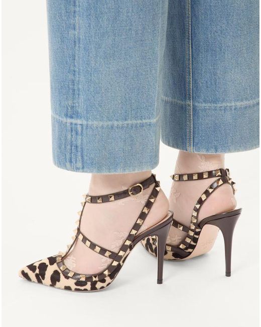 Valentino Garavani ロックスタッズ ポニーエフェクトカーフスキン ストラップパンプス 100mm 女性 ナチュラル/ブラウン Natural