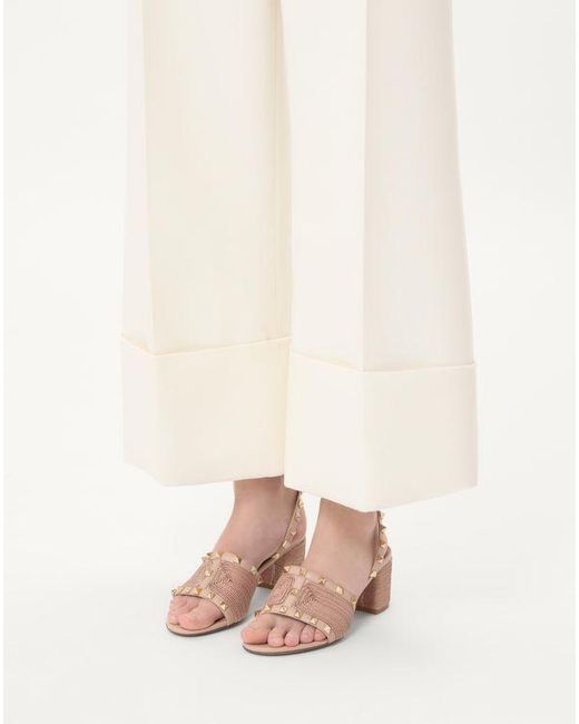 Valentino Garavani ロックスタッズ コーネリーエンブロイダリー カーフスキン サンダル 60mm 女性 ベージュローズ Pink