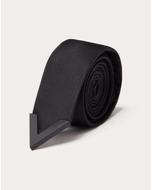 Cravatta valentie in lana e seta con applicazione v in metallo di Valentino Garavani in Black da Uomo