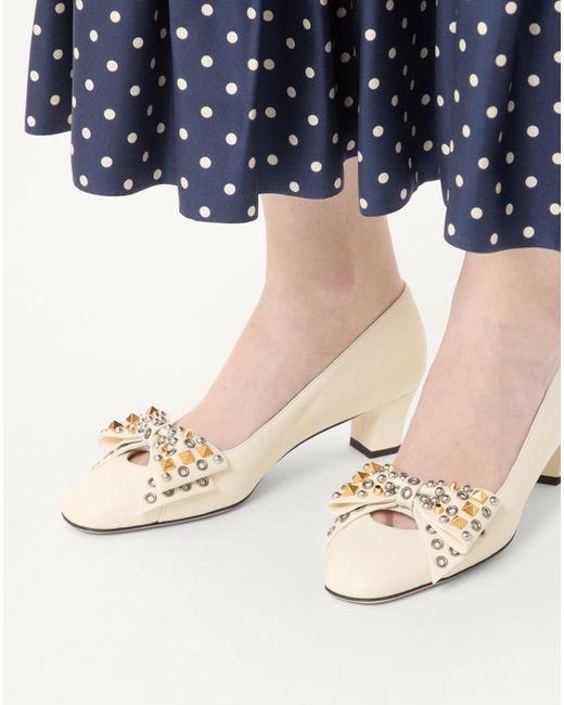 Valentino Garavani ボウワウ スタッズ キッドスキン パンプス 45mm 女性 アイボリー Natural