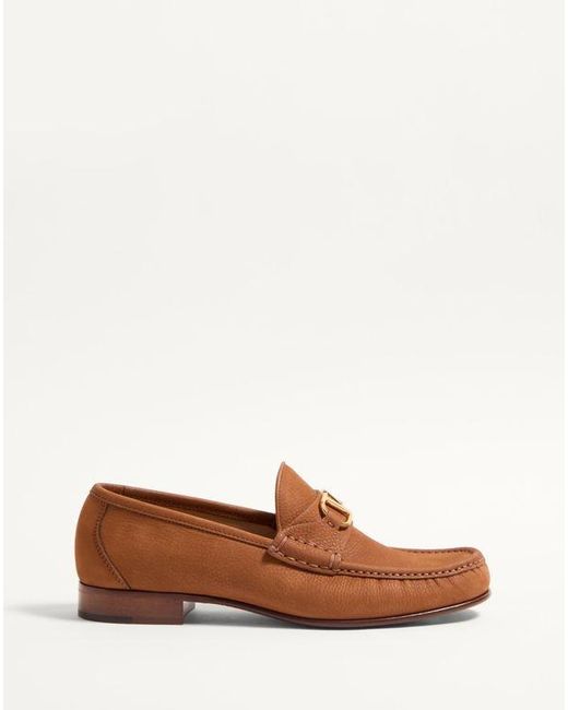 メンズ Valentino Garavani Vロゴ シグネチャー ディアスキンスエード ローファー おとこ タバコ Brown