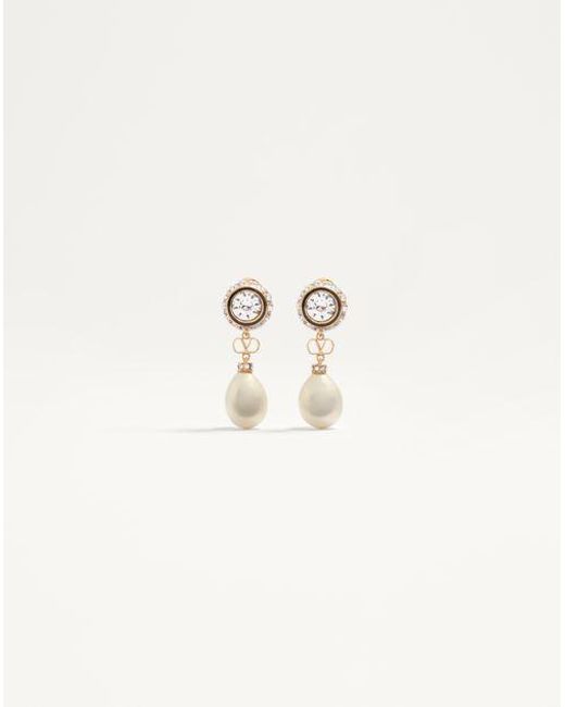 Valentino Garavani Vロゴ シグネチャー メタル X エナメル X パール X クリスタル ピアス 女性 ゴールド/ブラック/クリスタル/クリーム Natural