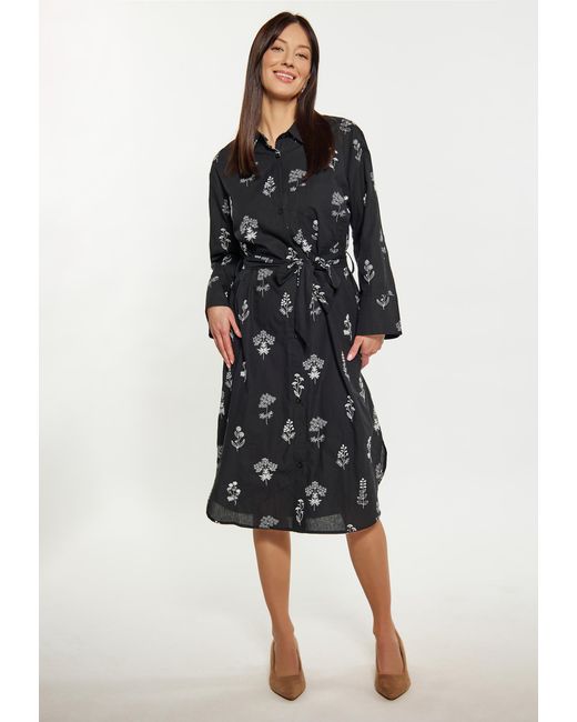Usha Jurk in het Black