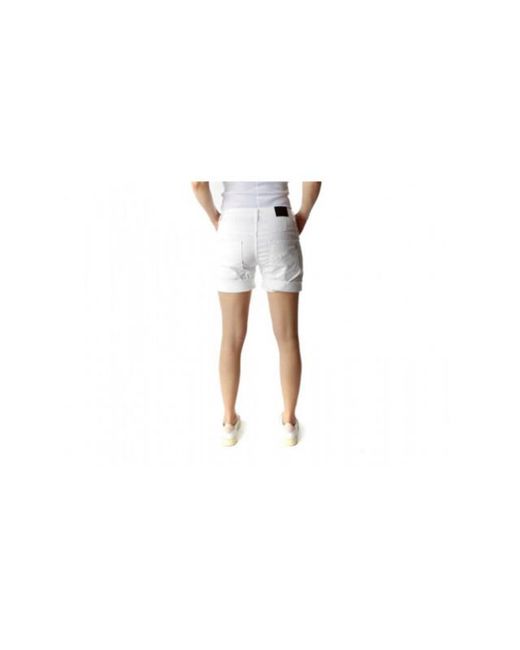 Please Basic Short in het White