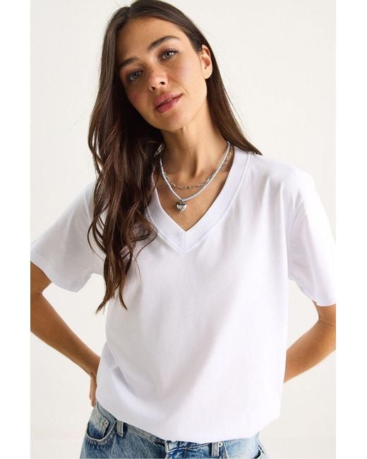 Bianco Lucci White Comfort Fit V-Neck Combed Cotton T-Shirt
