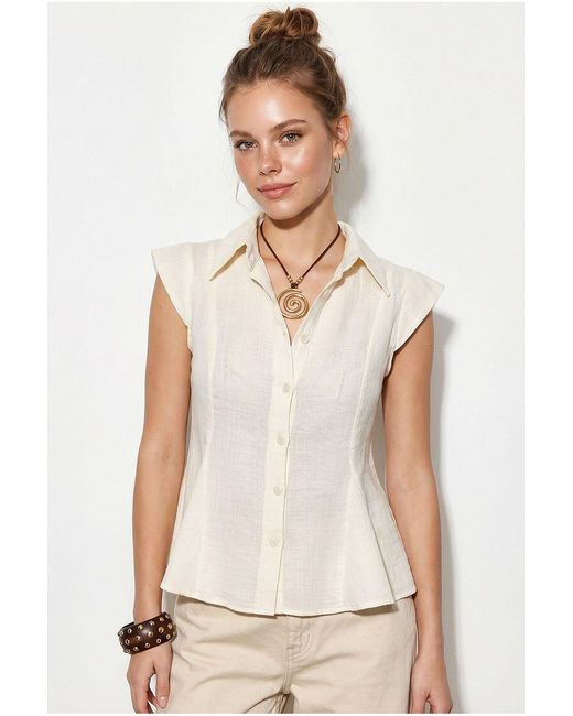 Bianco Lucci White Fitted Sleeveless Cotton Shirt