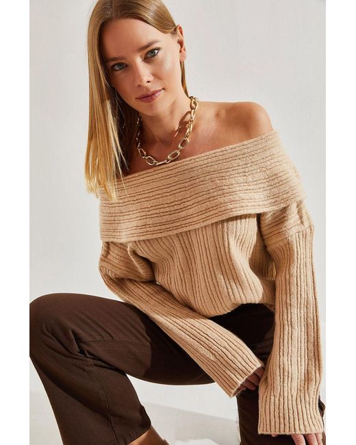 Bianco Lucci Brown Off Shoulder Ribbed Knit Sweater