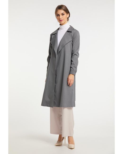 Usha Jas in het Gray