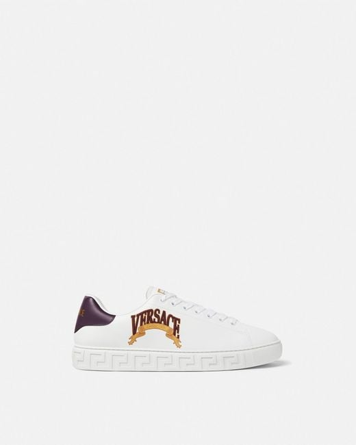 Acanthus Varsity Greca Sneaker di Versace in White da Uomo
