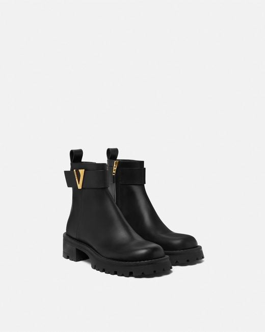 V Stivaletti di Versace in Black