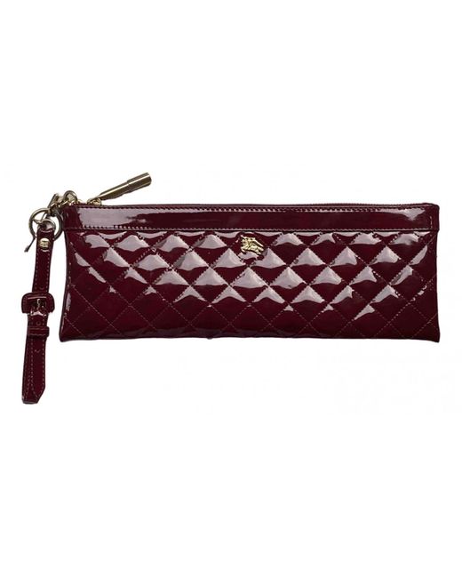 red patent leather clutch purse