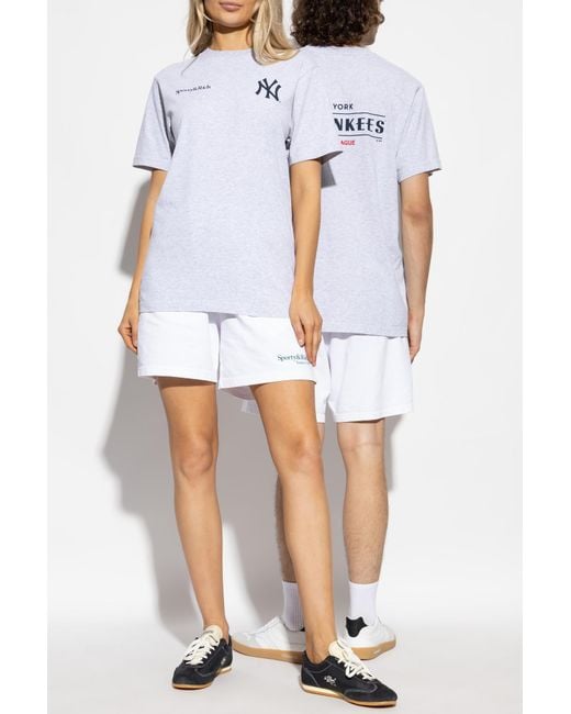 Sporty & Rich White T-Shirt From The "Yankees Serif Crewneck" Collection