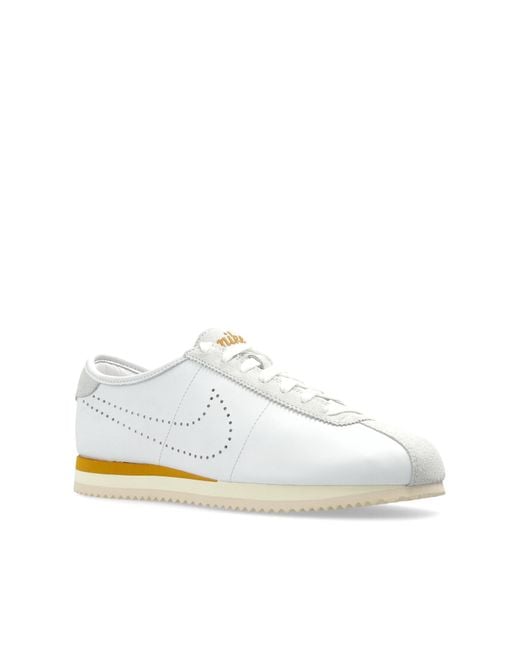 Nike White Sports Shoes "Ld-100"