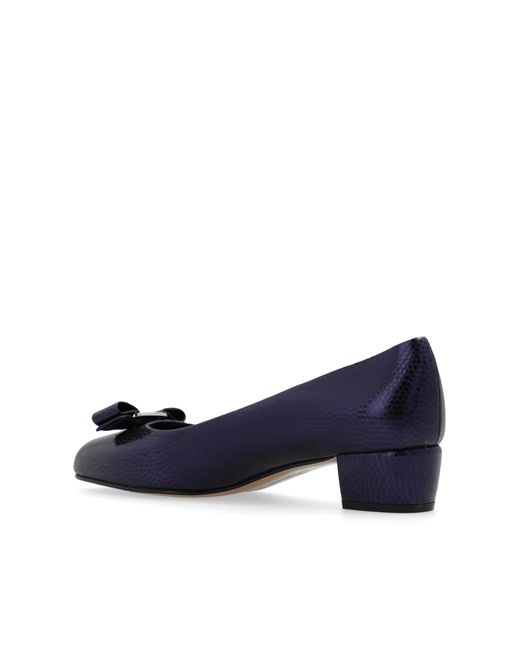 Ferragamo clearance navy pumps