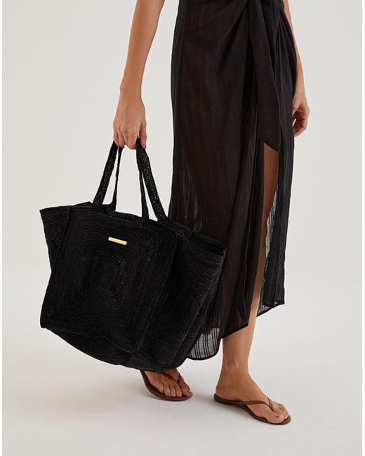 ViX Black Pyramid Bag