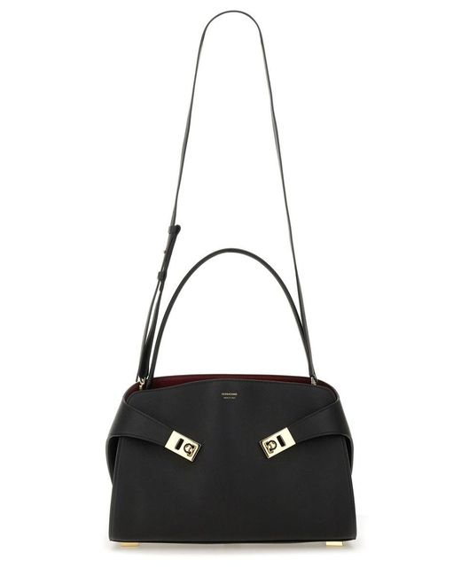 Piccola Borsa A Tracolla Hug Soft di Ferragamo in Black