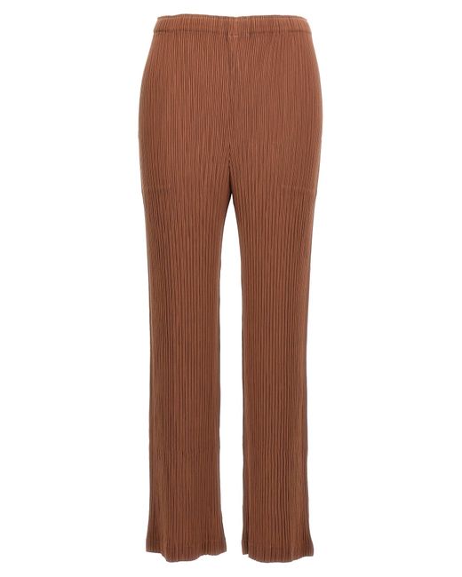 Hatching Pleats Pantaloni Marrone-Donna di Issey Miyake in Brown