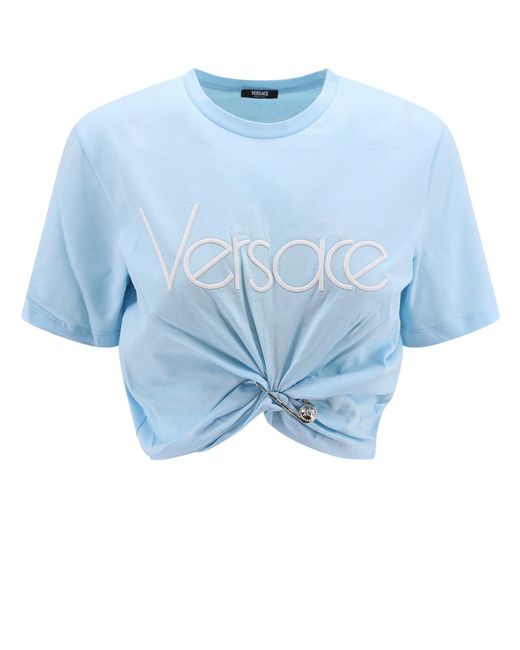 T-shirt in cotone con dettaglio spilla Medusa di Versace in Blue