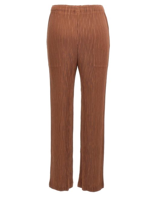 Hatching Pleats Pantaloni Marrone-Donna di Issey Miyake in Brown