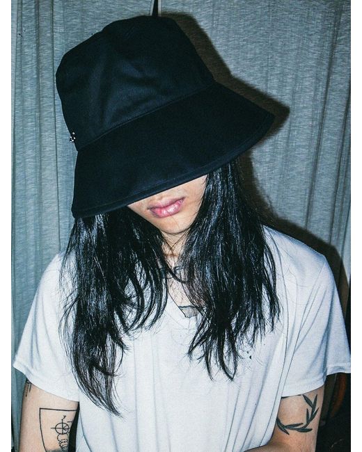 MACK BARRY Mcbry Long Bucket Hat in 