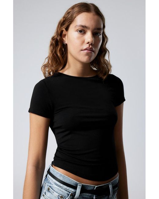 Weekday Black Körperbetontes Modal-T-Shirt mit rundem Saum