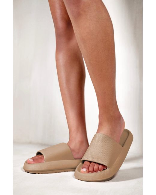 nude rubber sliders