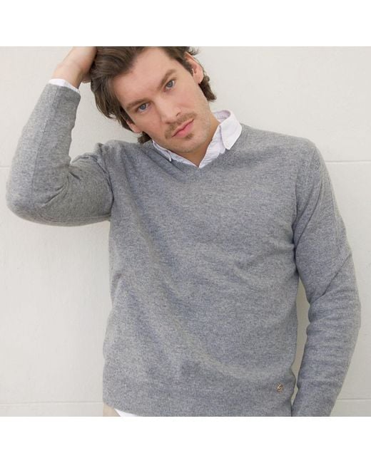 Bel Cashmere Gray Cashmere V-Neck Sweater for men