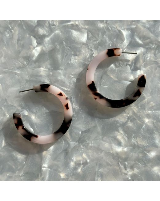 CLOSET REHAB Metallic Hoop Earrings In Tortoise
