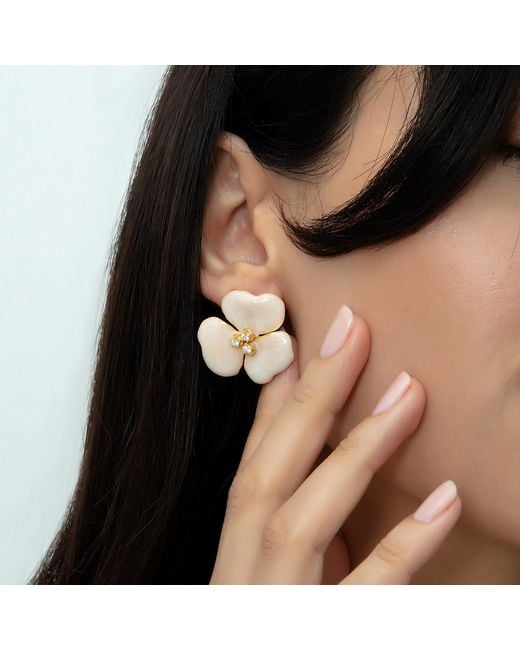 Milou Jewelry Natural Neutrals Trillium Flower Earrings