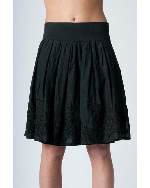 Conquista Black Embroidery Detail Pleated Skirt