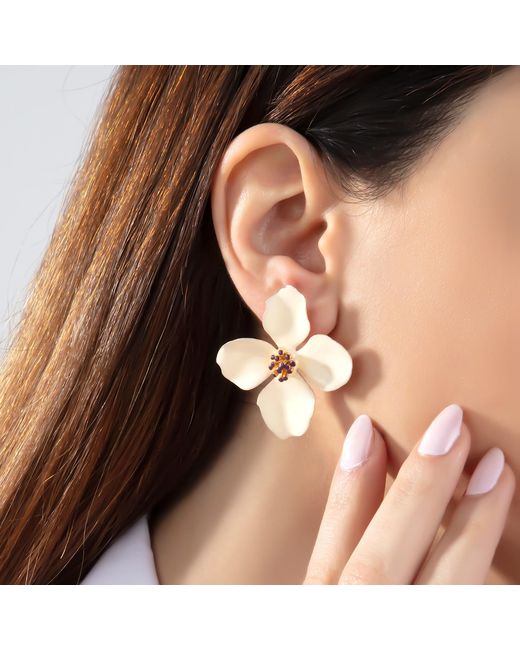 Milou Jewelry Natural Neutrals Cream Clover Flower Earrings
