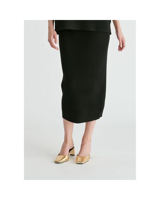 Paisie Black Ribbed Midi Skirt