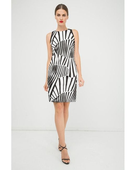 Conquista Black Fitted Sleeveless Print Dress