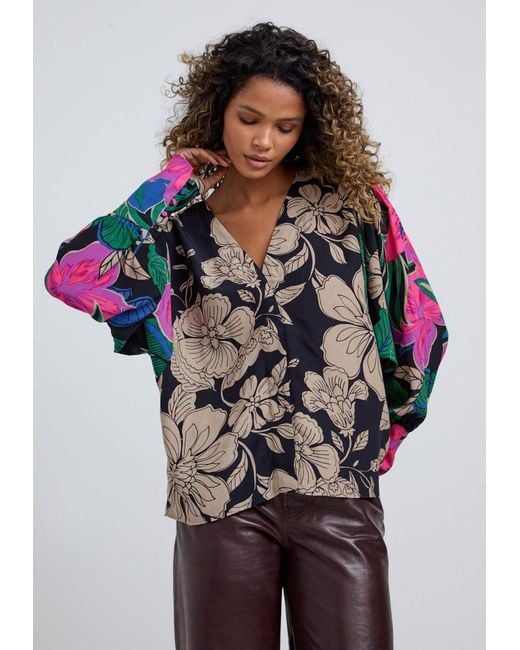 Lily and Lionel Black Retro Floral Cape-Sleeve Blouse