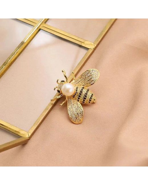 Angel Barocco Metallic Natural Freshwater Pearl Bee Brooch