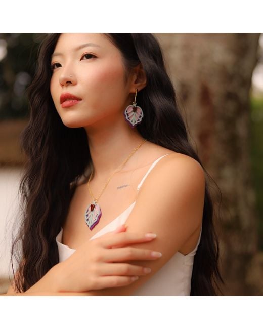 Gissa Bicalho Metallic Handmade Acrylic Necklace Begonia