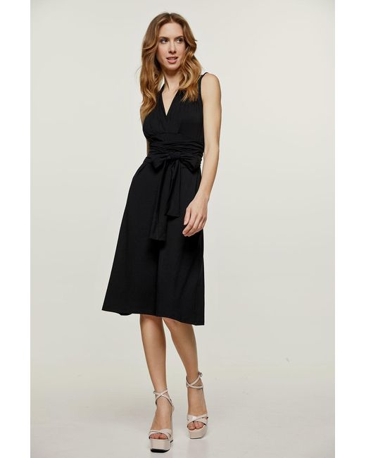 Conquista Black Sleeveless Empire Line Dress
