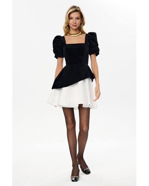 POST MERIDIEM Black Square Neck Short Sleeve Top