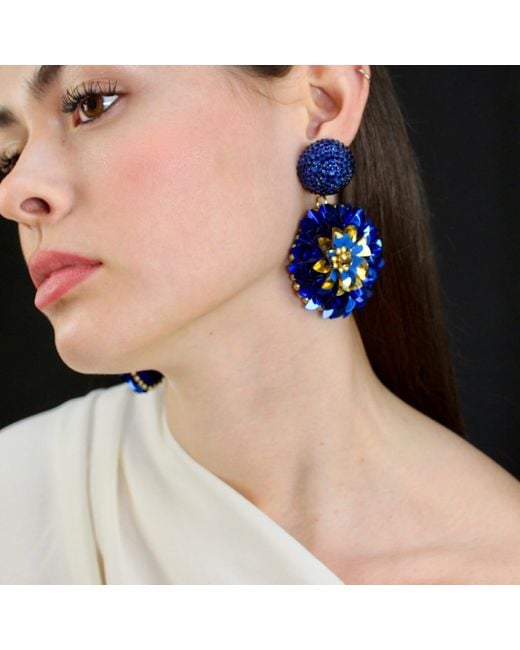 PINAR OZEVLAT Blue Sapphire Dahlias