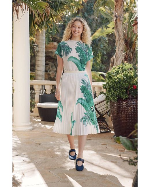 Wild Cosmos Green Lillian West Palm Honeycomb Texture Top